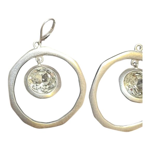 Kenneth Jay Lane KJL Silvertone Ringstone Hammered Earrings - Picture 2 of 6